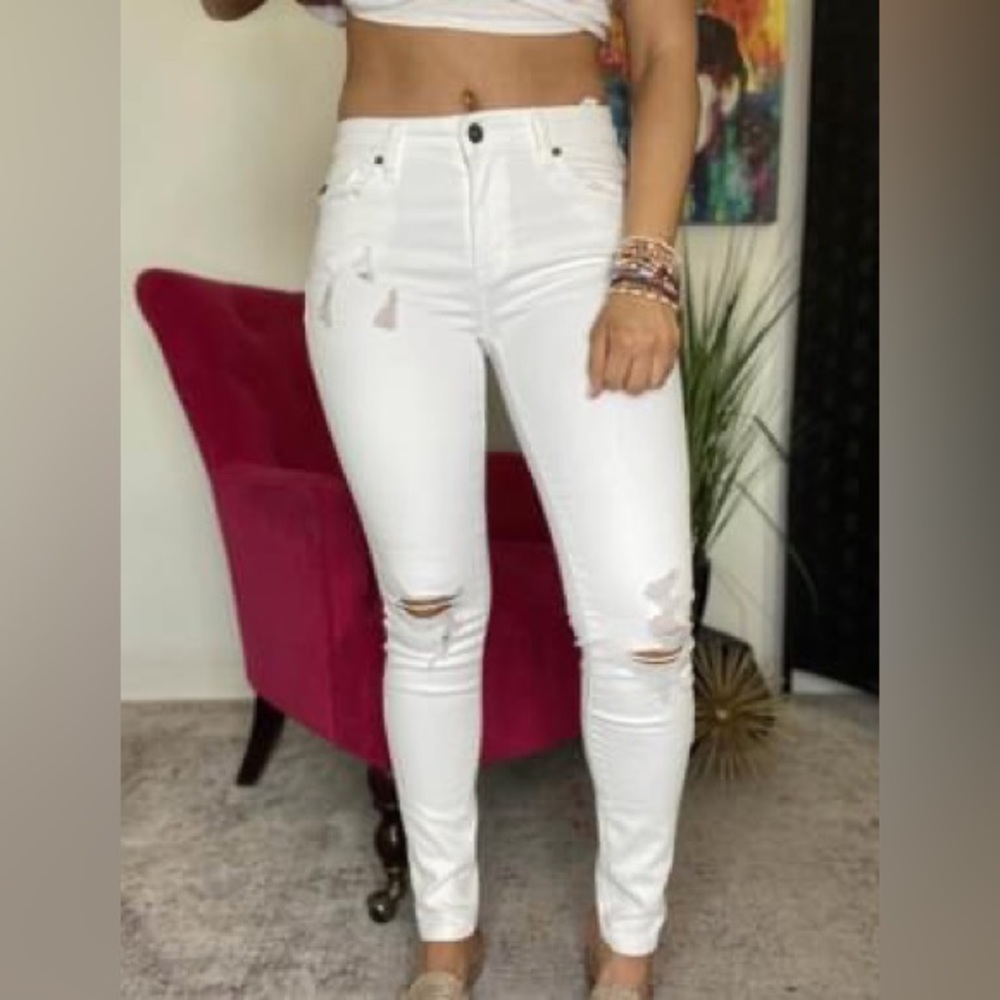 NWT - KanCan White Skinny Jeans - size 15/31